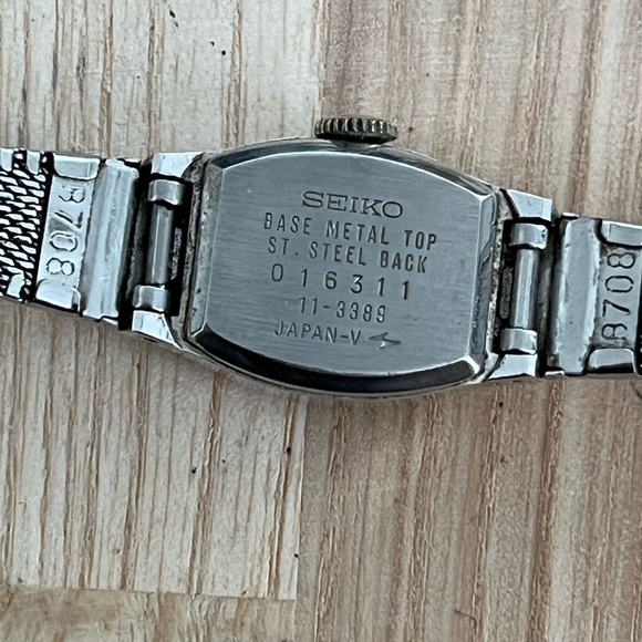 Seiko Ladies Watch Vintage Mechanical Winding Silver Tone Bracelet and Dial - Picture 10 of 15